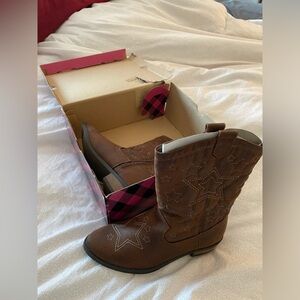 Arizona Jean Kyleen brown cowgirl boots. Girls size 3M. NWT.